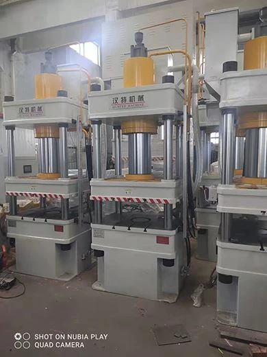 Servo hidraulinis presas